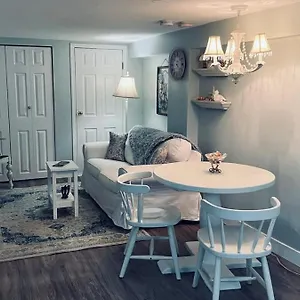 Quaint 1 Bedroom Lower In Victoria, Bc , Victoria Canada